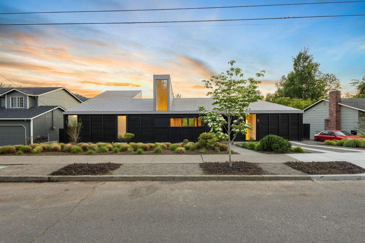 AIA Award Winning "Gradient House": Tour and Meet the Architect