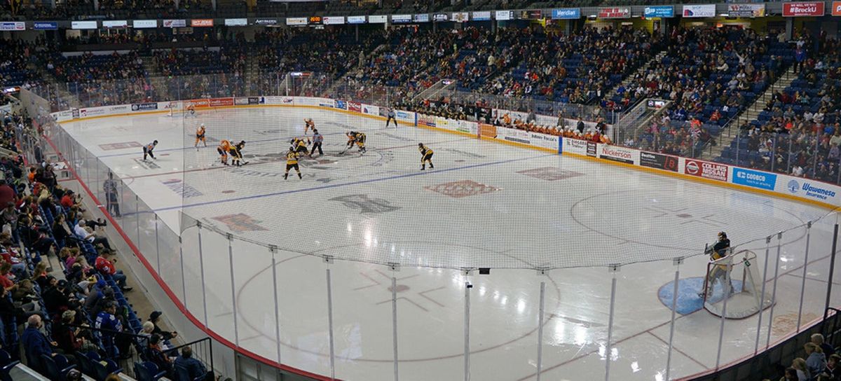 Niagara IceDogs at Soo Greyhounds