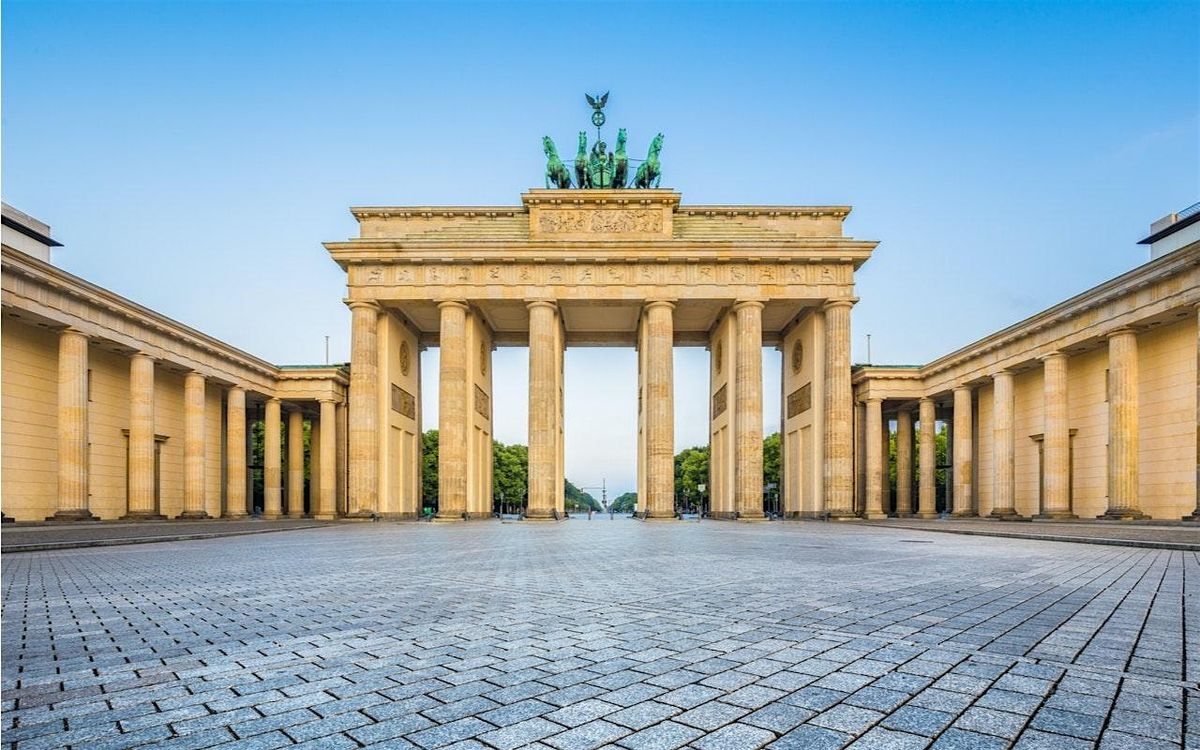 After the Wall, Berlin Outdoor Escape Game: Back to 1989 Germany
