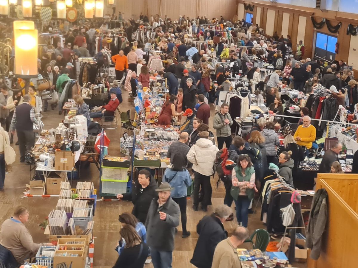 NACHTFLOHMARKT IN DER AUERBR\u00c4U-FESTHALLE\/EHEM.INNTALHALLE  IN ROSENHEIM 