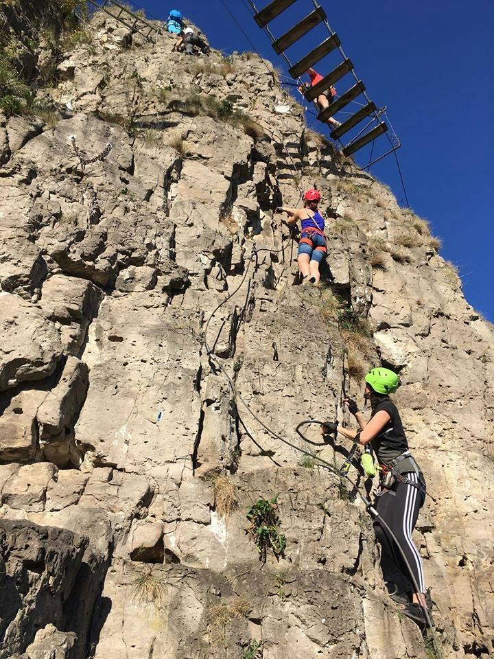 Journ\u00e9e falaise : Escalade et via ferrata \u00e0 Marche-Les-Dames (1 jour)