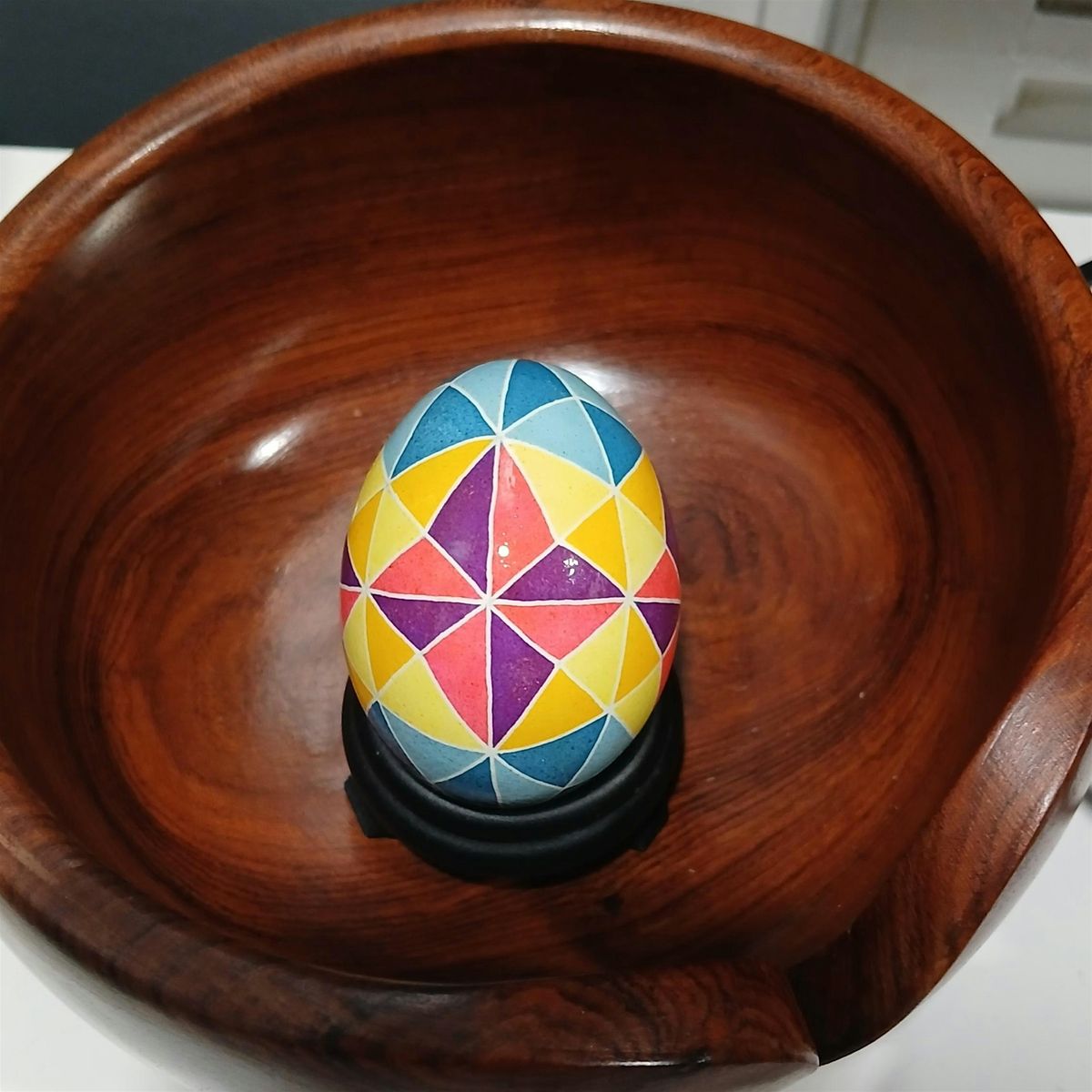 Ukrainian Egg Dyeing (Pysanky): 40 Triangles Method