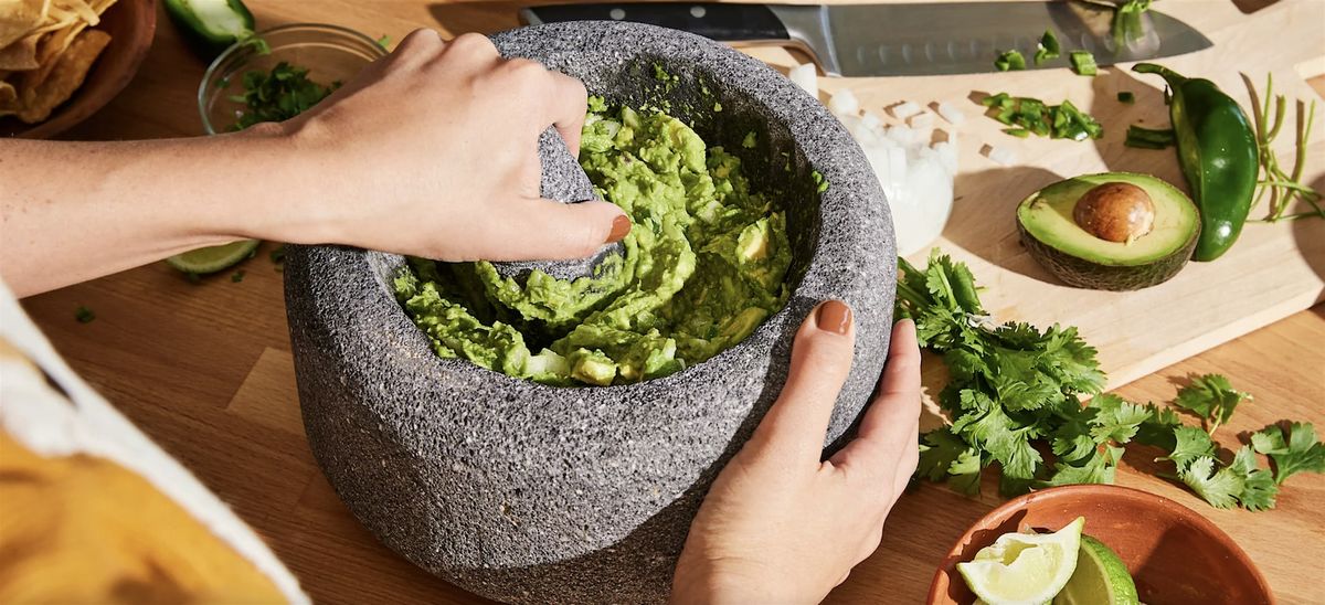 Free D\u00eda Del Los Muertos Guacamole Making Demonstration