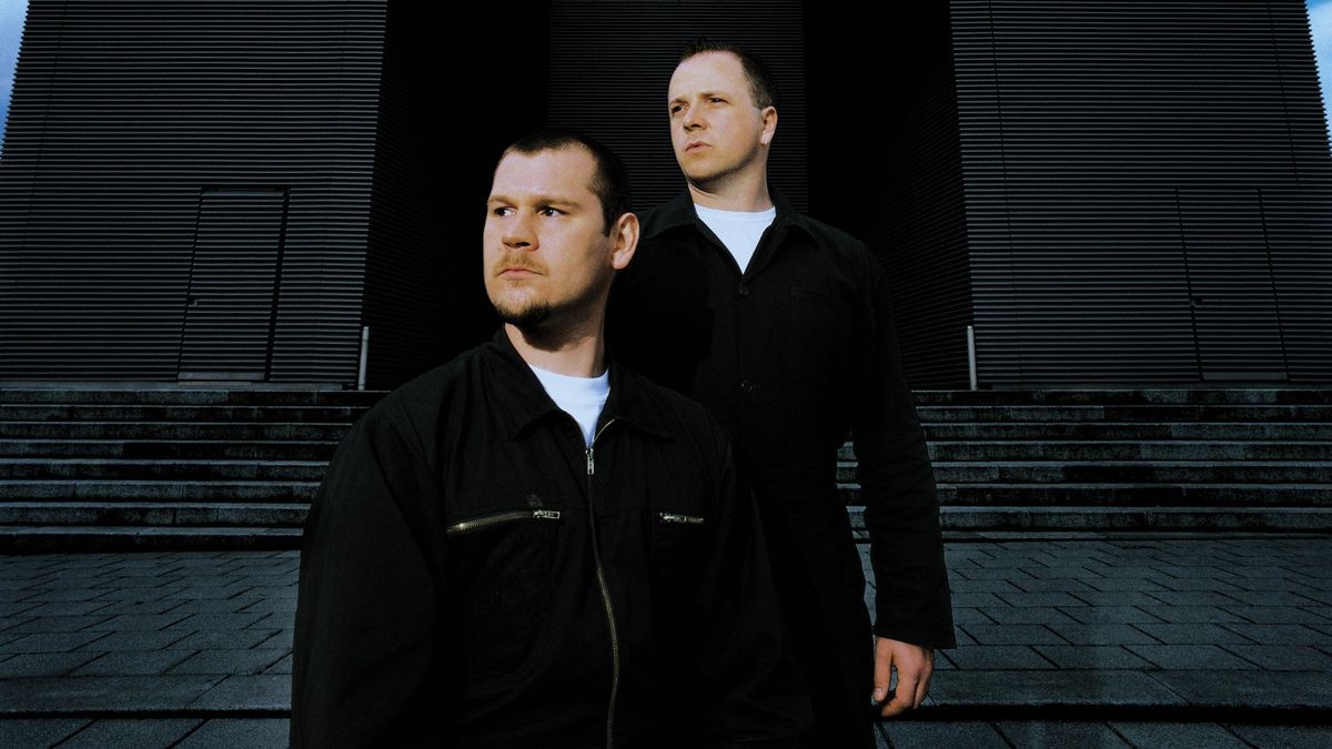 VNV Nation (18+)