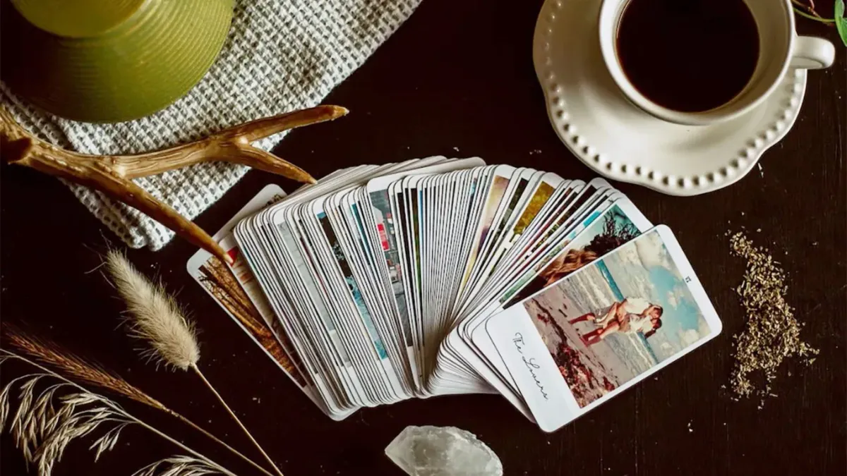 Coffee & Tarot's Traveling Tarot Tuseday