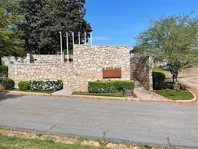 Guided tour of the Memorial to the Six Million in Greenwod Cemetery