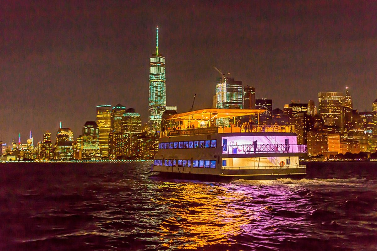 Party Yacht Cruise Around New York City