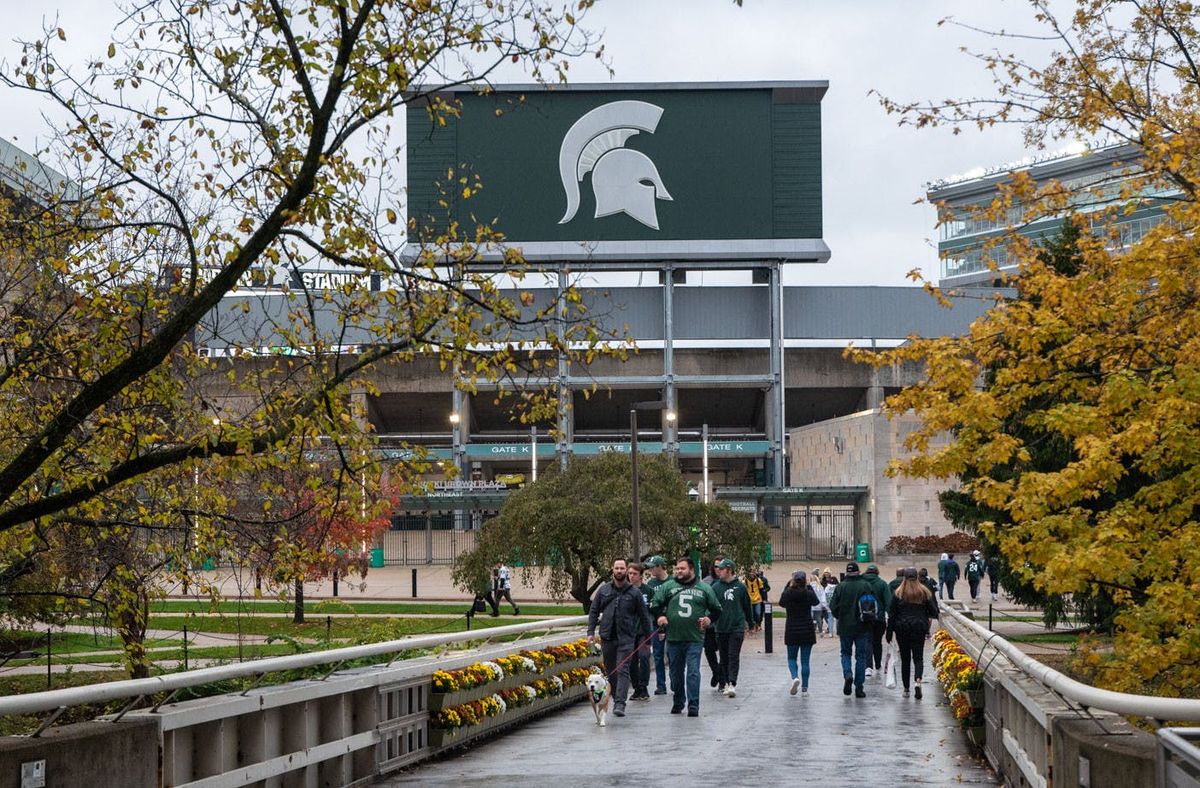 Parking Michigan State Spartans at Michigan Wolverines Womens Volleyball