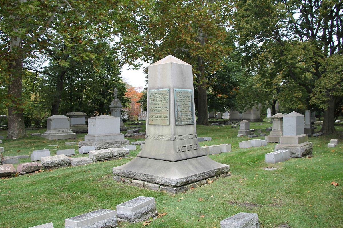 Graceland Cemetery:  The Political Graveyard (DNC Weekend Walking Tour)