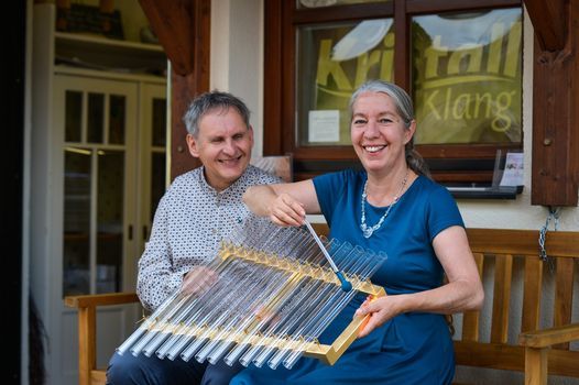 In Herne: Einstieg in die Faszination der Kristallkl\u00e4nge aus der Kristallklang Manufaktur \/Hilders