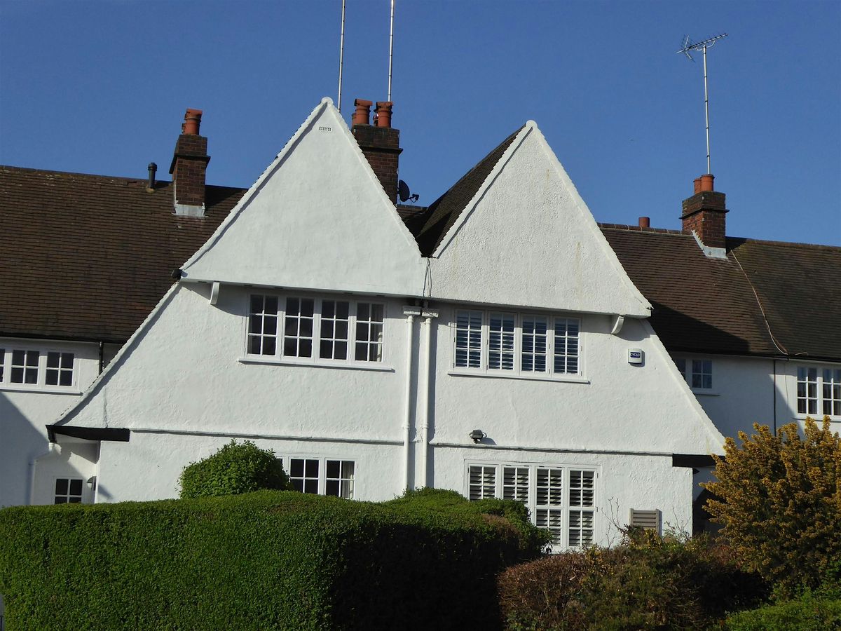 Walking Tour Arts and Crafts of Hampstead Garden Suburb, Meet on the