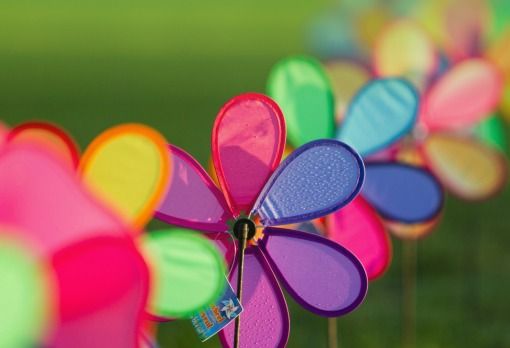 Pinwheels of Hope Decorating | Notes of Gratitude