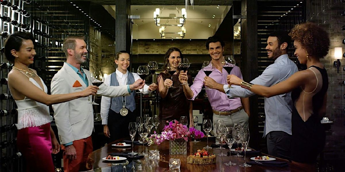 Savor the aroma of wine and make close friends - a wonderful gathering of friends