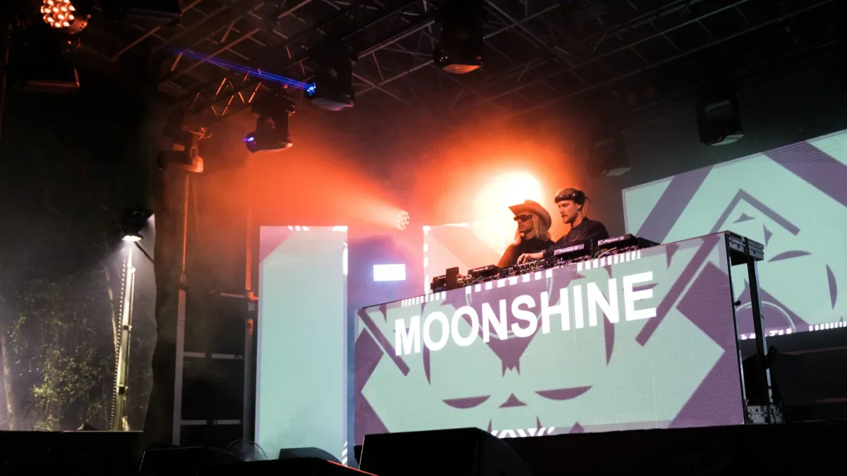 Moonshine, Pierre Kwenders in Marseille