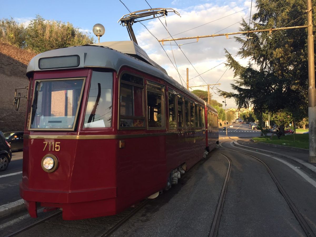 Tour di Roma in Tram anni 40 con Aperitivo