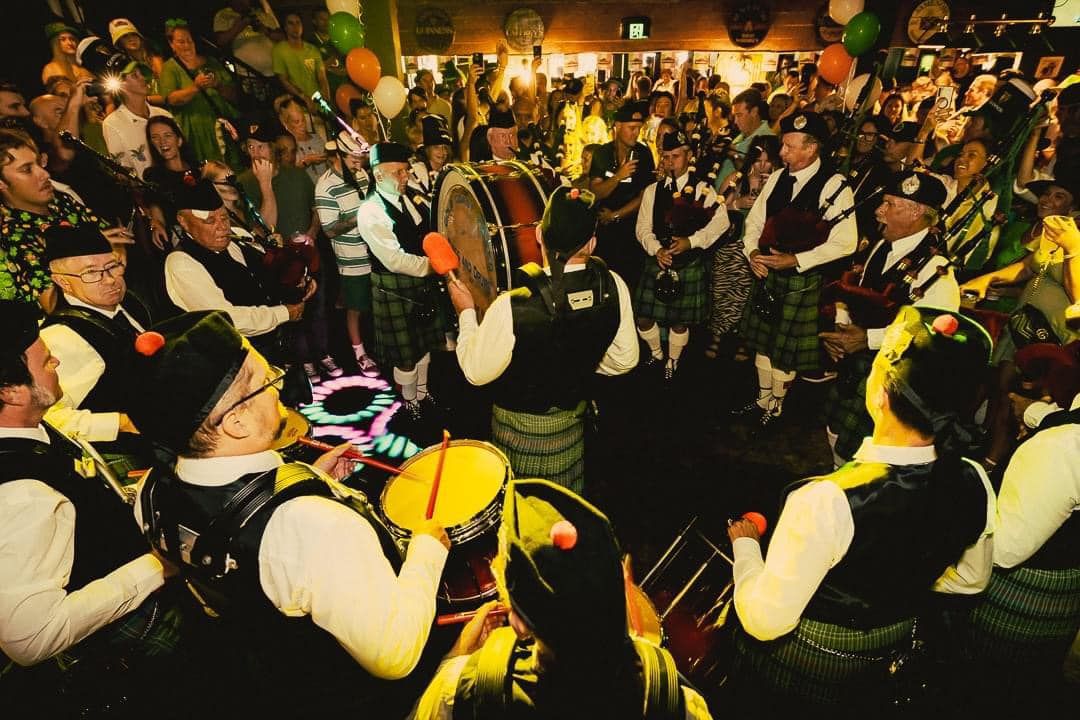 Gold Coast Tweed Pipes and Drums play at Finn McCools Surfers Paradise 