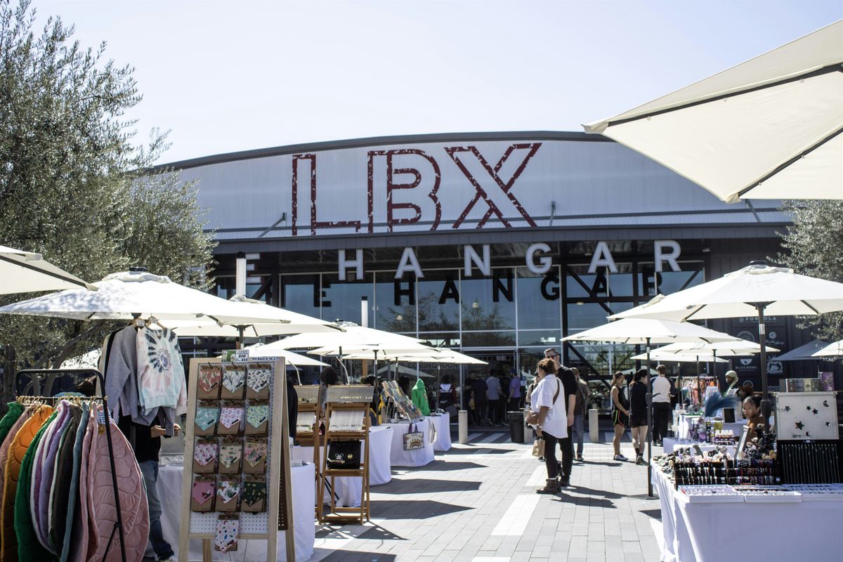 LBX Neighborhood Market: Festive Holiday Market w\/ Grinch!