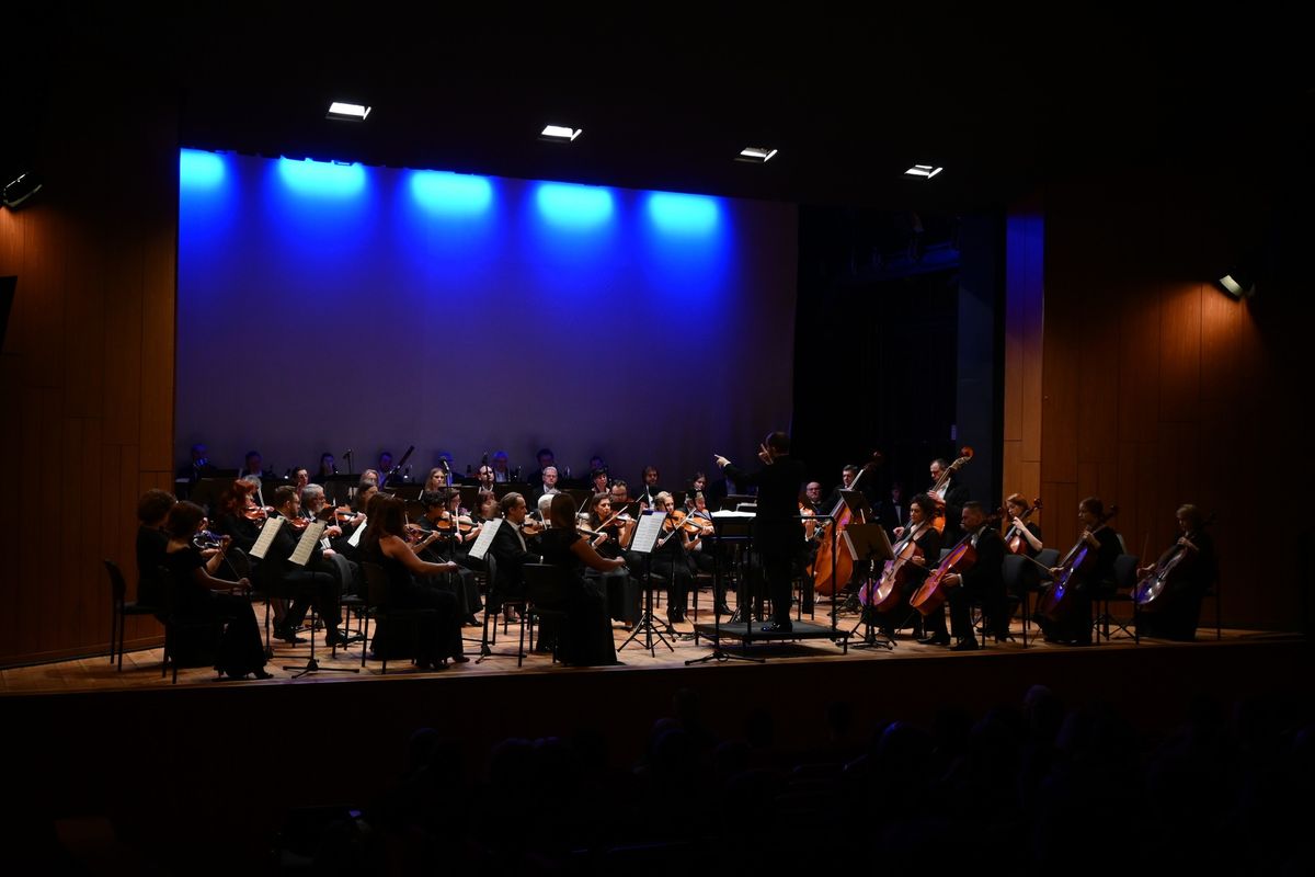 KONCERT | Najpi\u0119kniejsze utwory J. Straussa i inne przeboje muzyki klasycznej 