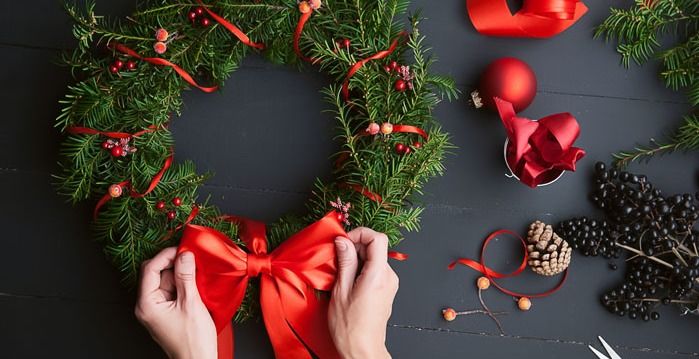 Sutton Coldfield- Christmas Wreath Making Workshop At The Quill & Taper- Make New Friends Meet Up