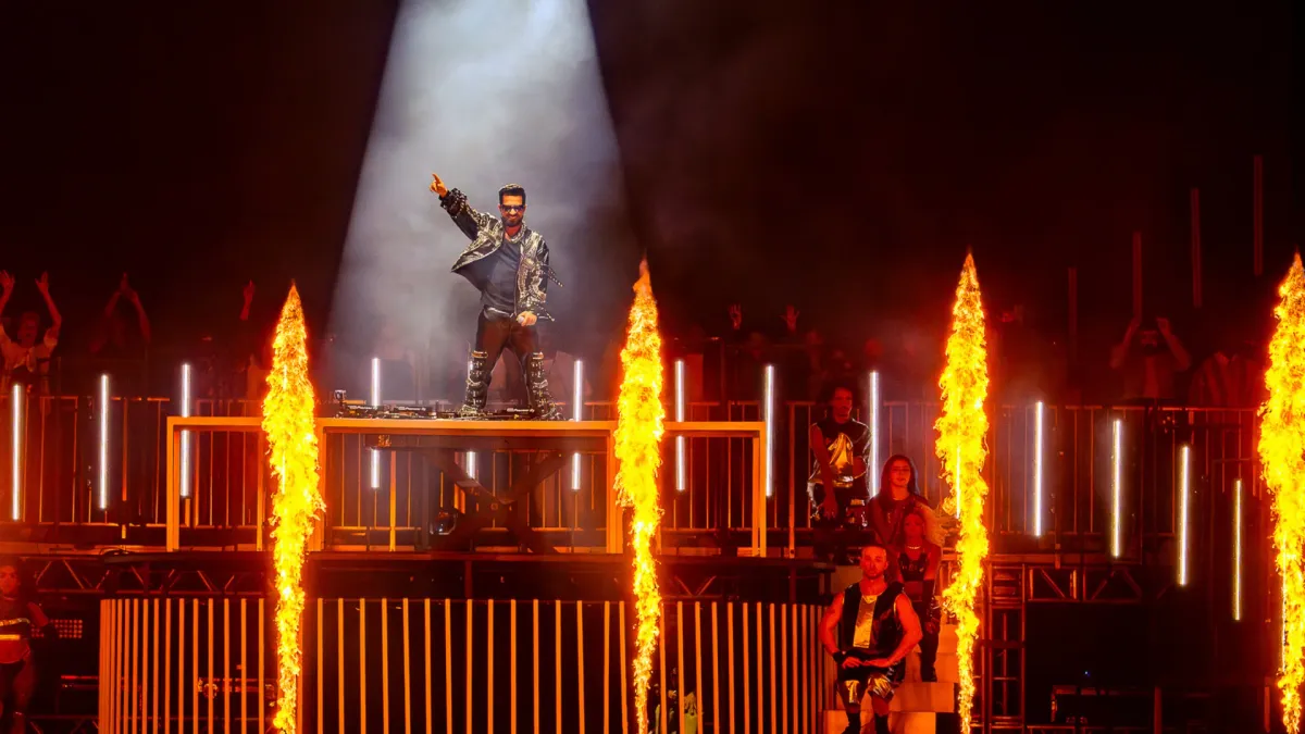 DENNIS in Arma\u00e7\u00e3o Dos B\u00fazios