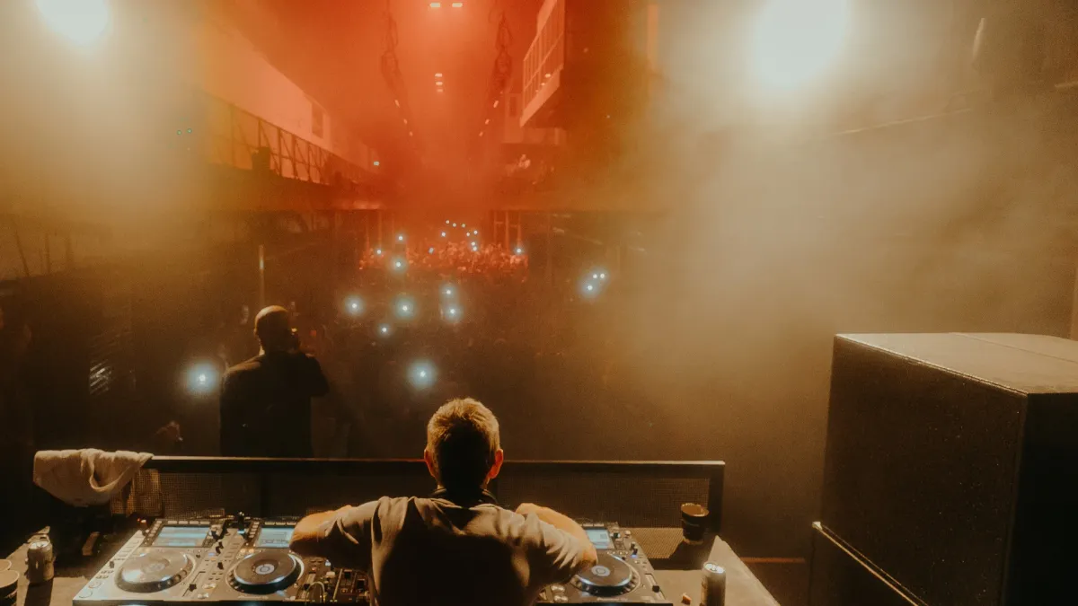 Micky Finn, Top Cat, Bladerunner, Serial Killaz, Inja, Jamie G, Tippa Irie, DJ Hybrid, King Shiloh, The Ragga Twins, Brockie, DJ Brockie, King Yoof, MC GQ, Kleu, Fearless, Kalia, Bryan Gee, Ragga Twins, Navigator, DJ Rap, MC Det, Moose, MC Shabba D, Vader, Aphrodite, MC Fearless, Cause4Concern, Mrs Magoo, T-CUTS, Natty Campbell, DJ Smiley, MC TNT, Promo Zo, 2Shy MC, Mc Det, Darren Jay, DJ SleepLess, DJ Twista, Dj Loco, MC Moose, Daddy Nature, Jamie Graham, King Shiloh, Deefa, Uncle Dugs, Inter, Adi J, Fearless, Moose, Kalia in Amsterdam