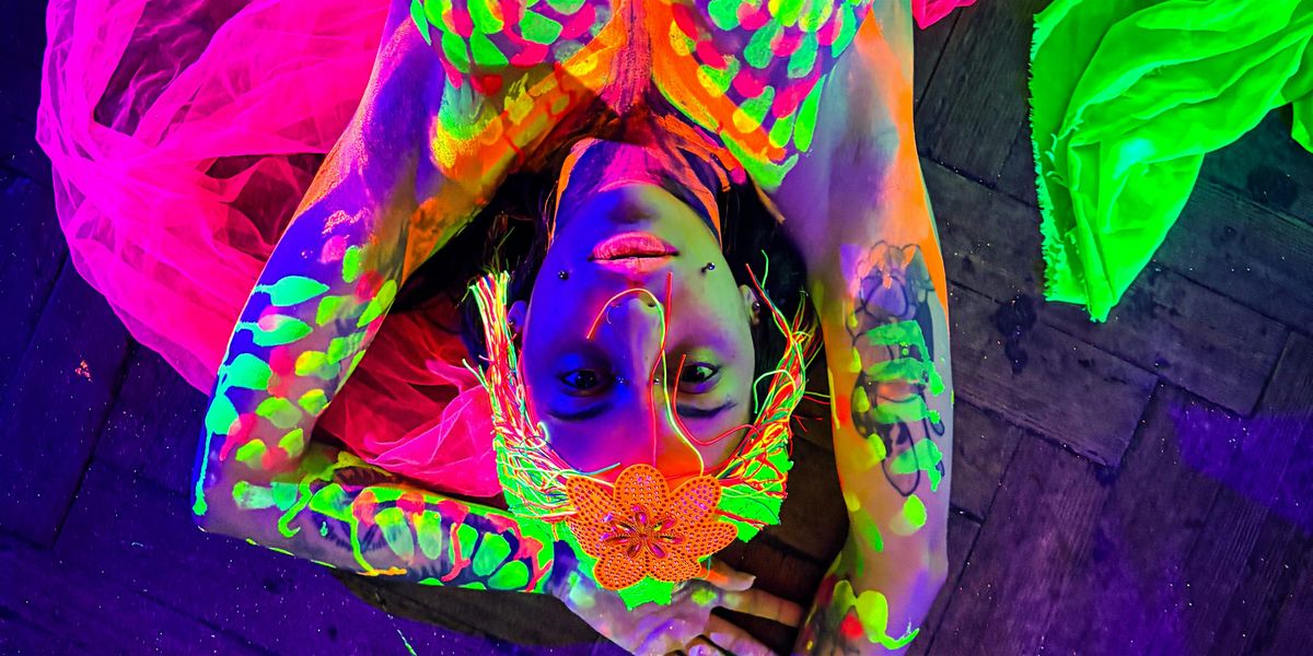 NEON NAKED LIFE DRAWING |THREE COLTS | BETHNAL GREEN