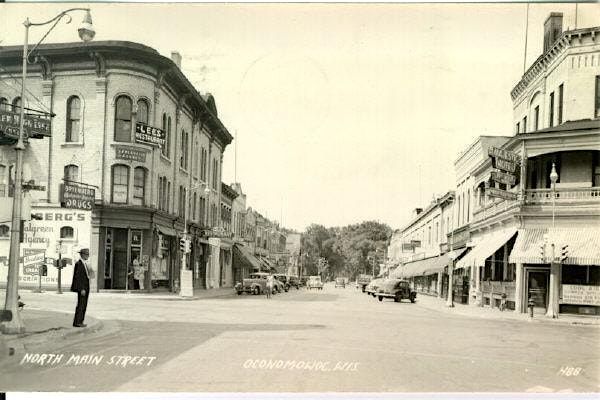 Downtown Oconomowoc  History Walking Tour