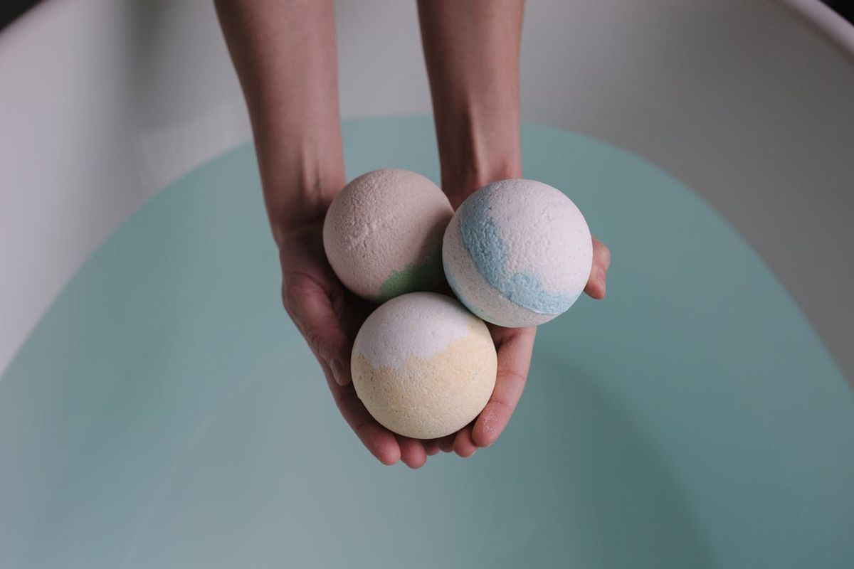 Bath Bombs with Einnim Candle Bar and Apothecary Oak Park!