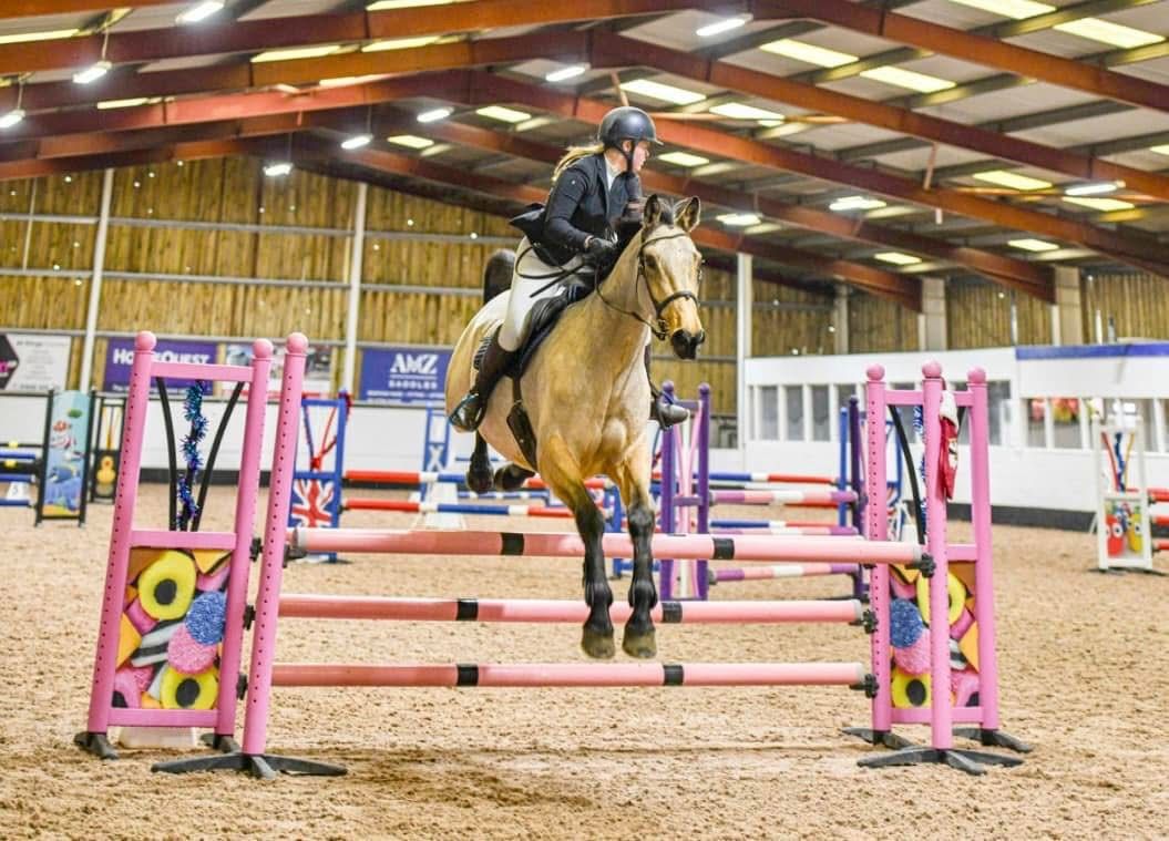 Rowen Barbary Indoor Showjumping Competition - Jnr & Snr Classes! 