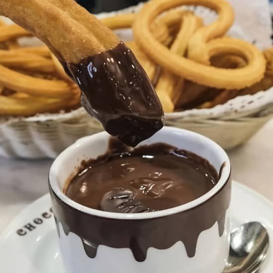 Chocolate con churros para llevar en el Barrio de las letras