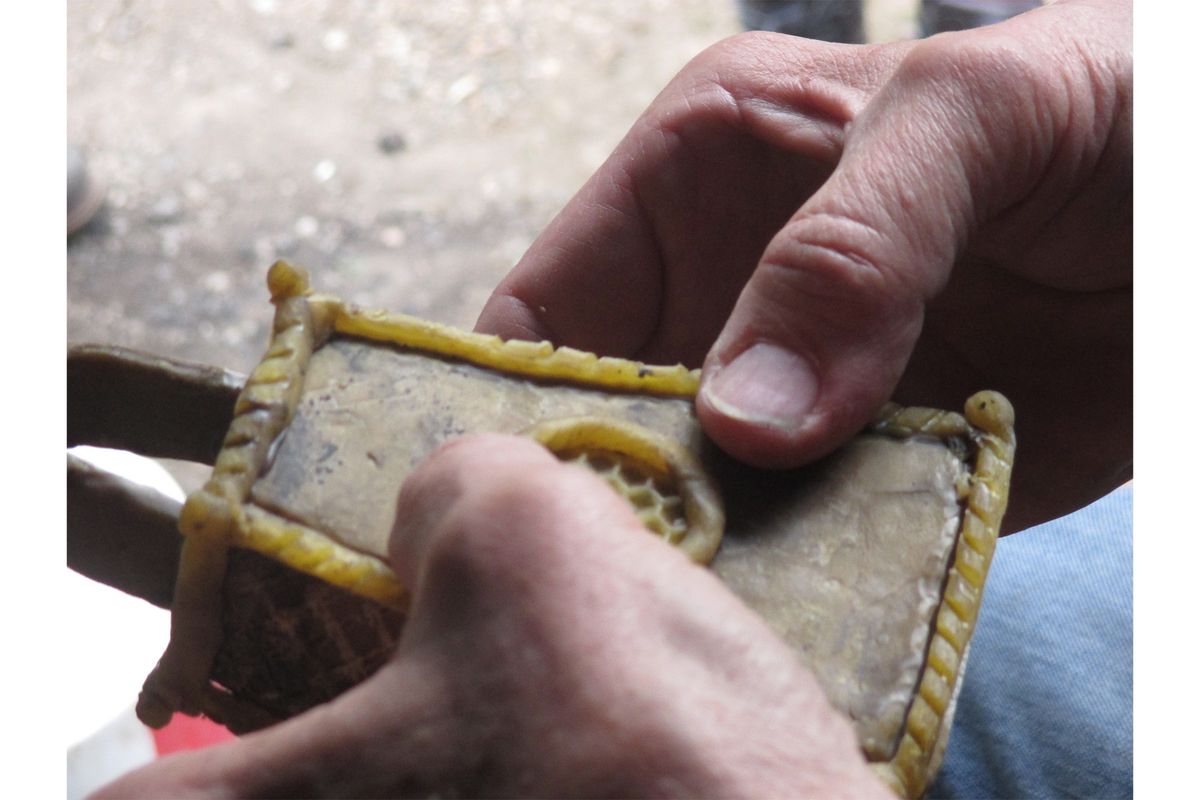  Workshop zum Bronzeguss der verlorenen Form aus Benin