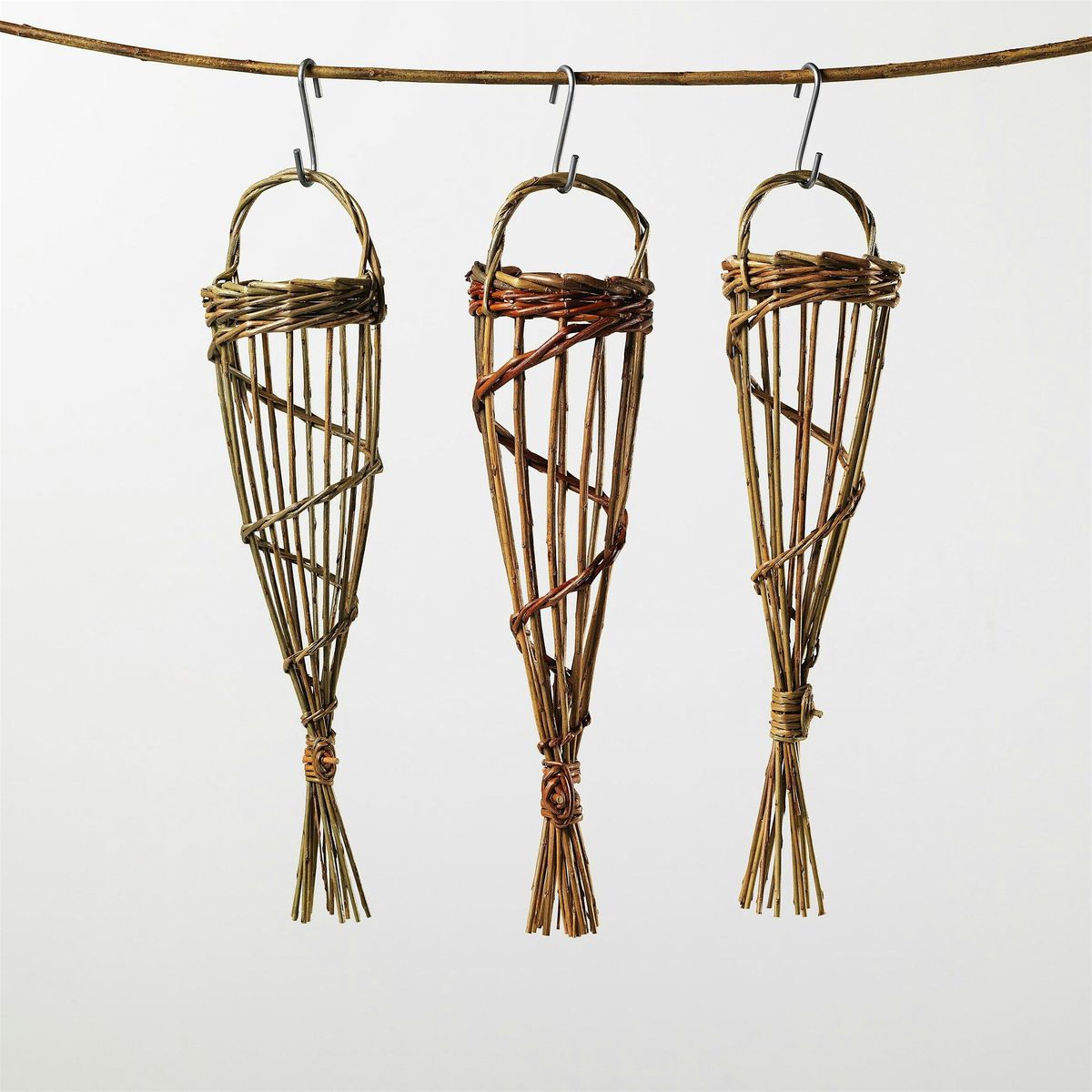 Introduction to basket weaving: make your own bird feeder