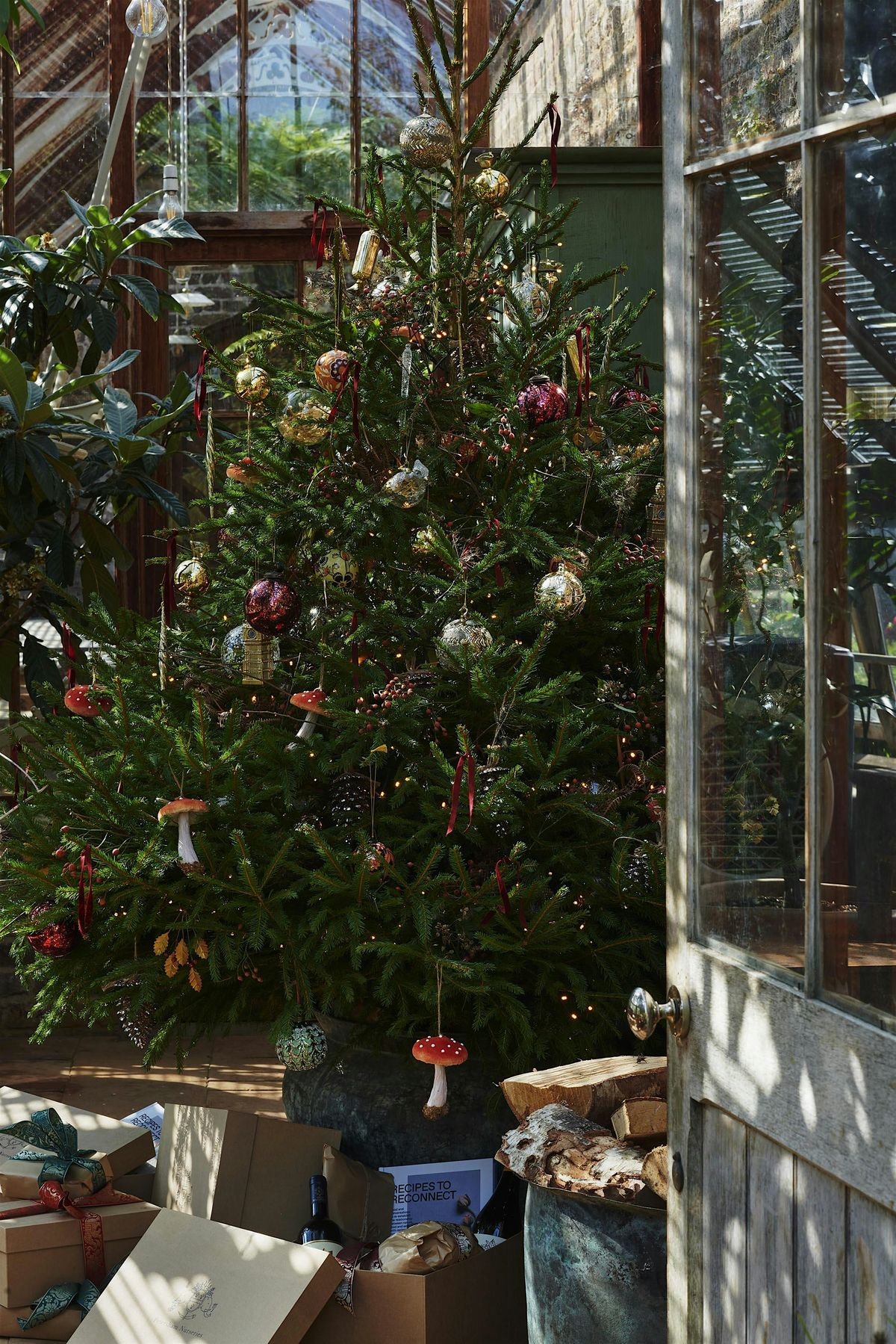 Tree Decorating the Petersham Way