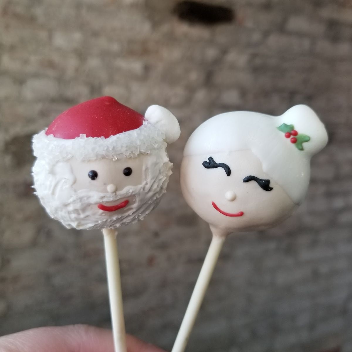 Santa & Mrs. Claus Cake Pop Decorating Class