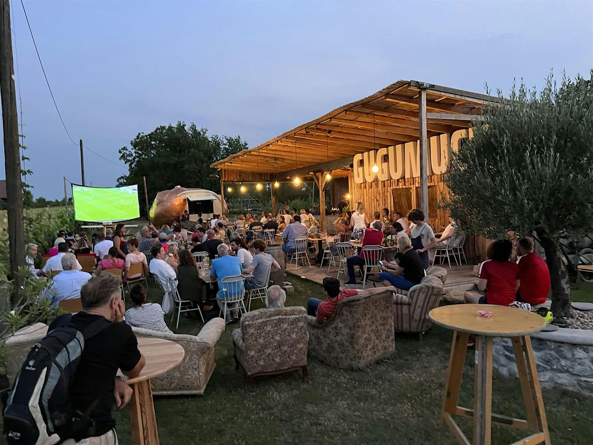 Puplic Viewing Halbfinale: "Spanien-Frankreich" in Gugumucks Gartenbar