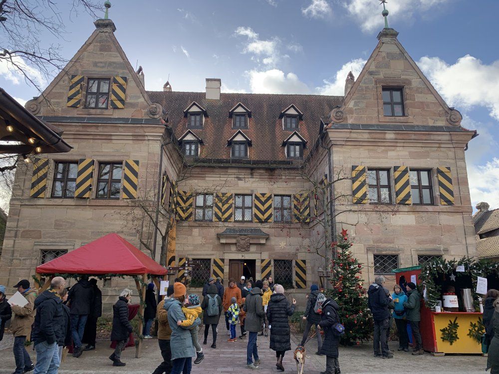 Stimmungsvoller Weihnachtsmarkt im Kulturladen Schloss Almoshof