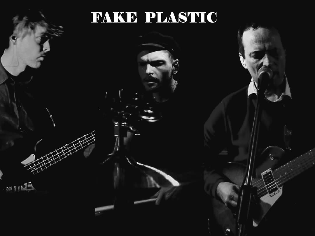 FAKE PLASTIC & LARRY MIRAGE live@blau \/\/ indie &britpopgrunge \/\/ DJ MISCHA aftershow