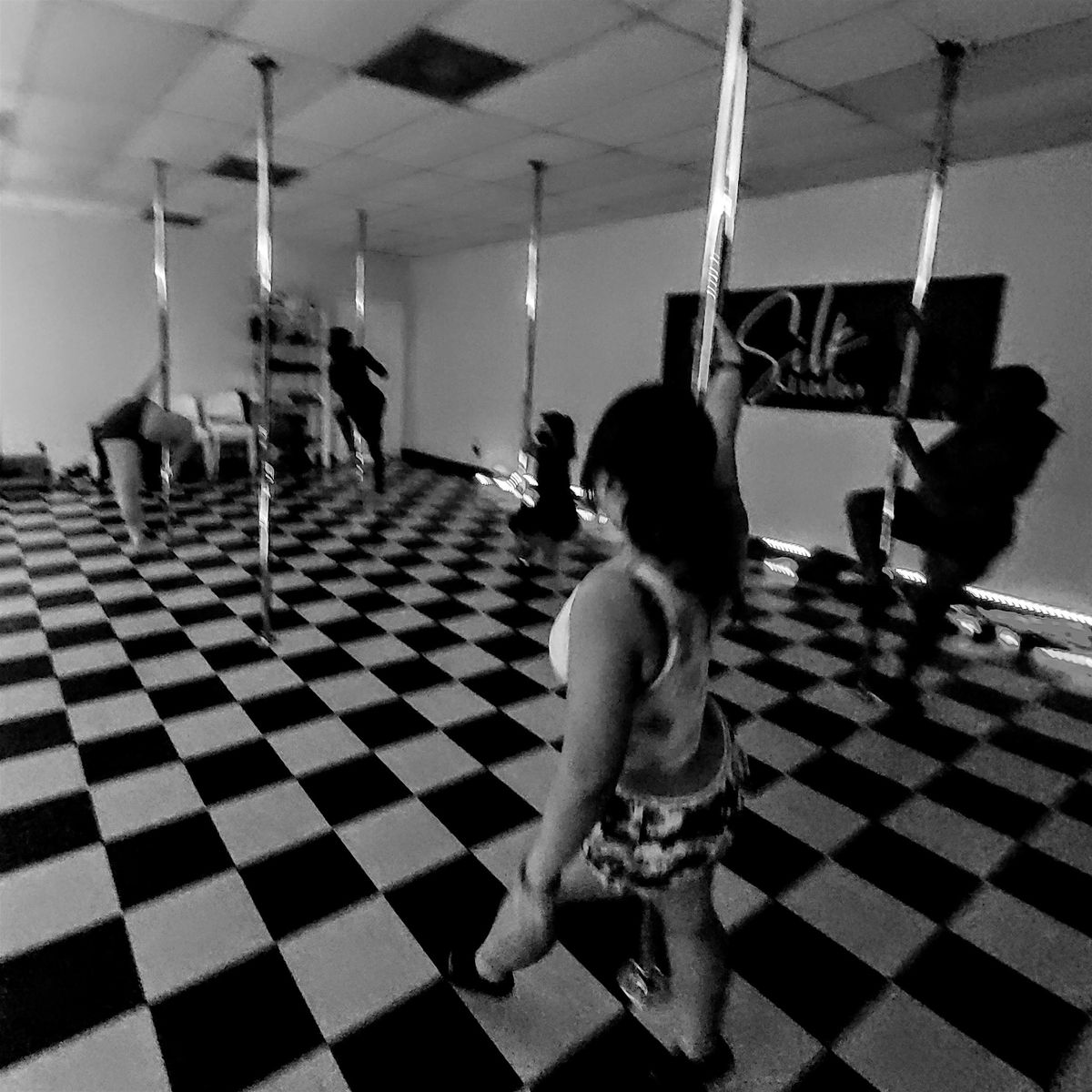 Sensual Flow Pole Dance Class (All Levels)