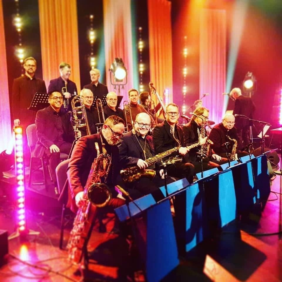 Danskv\u00e4ll med Air Mail Big Band