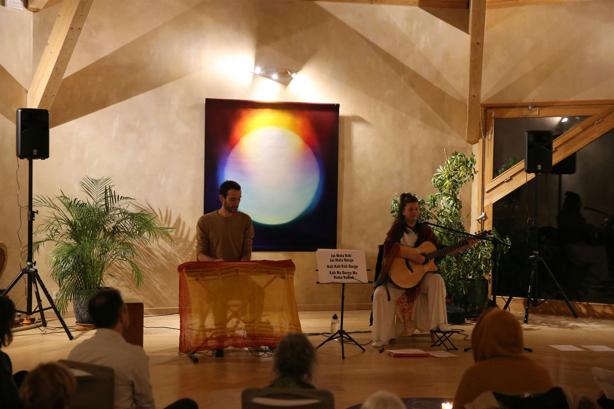 Chant de Mantra (Bhajan \/ Kirtan)