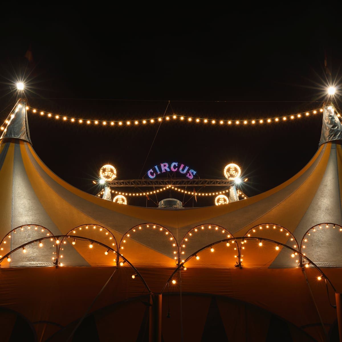 Paranormal Cirque - Laredo