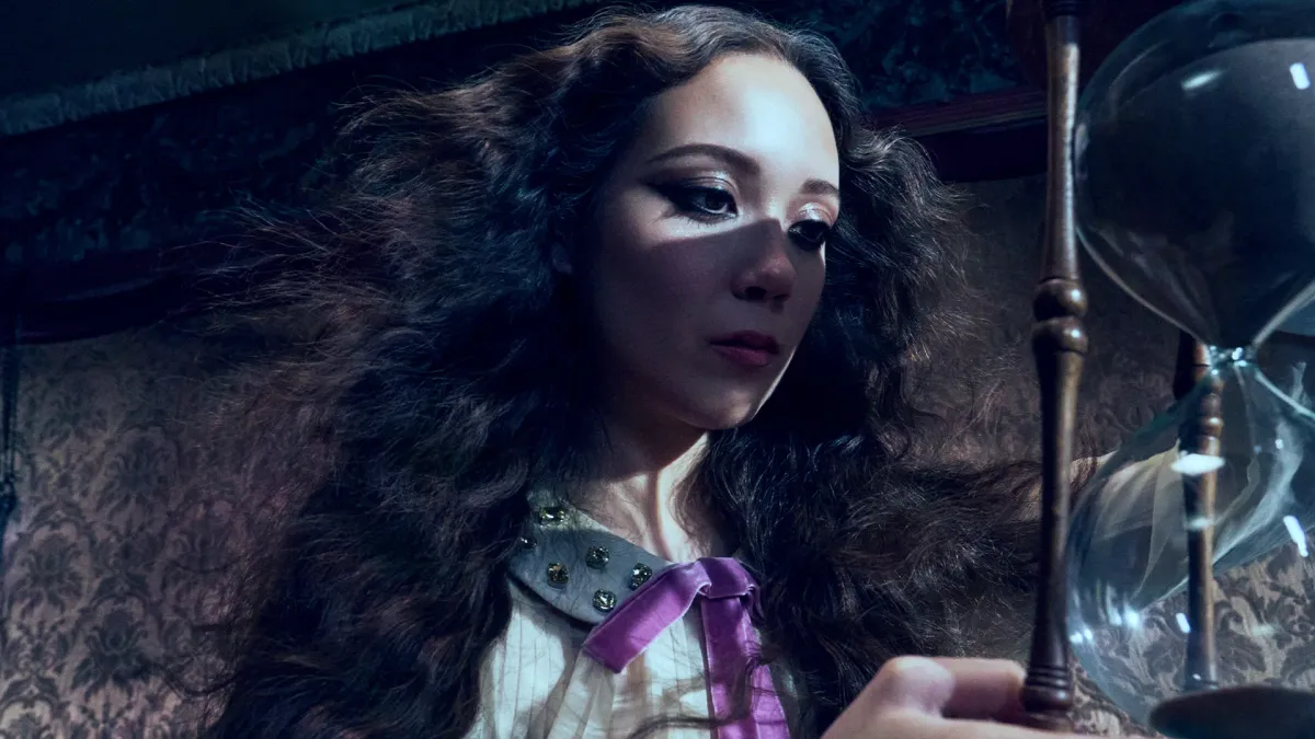 Laufey, Suki Waterhouse in Morrison