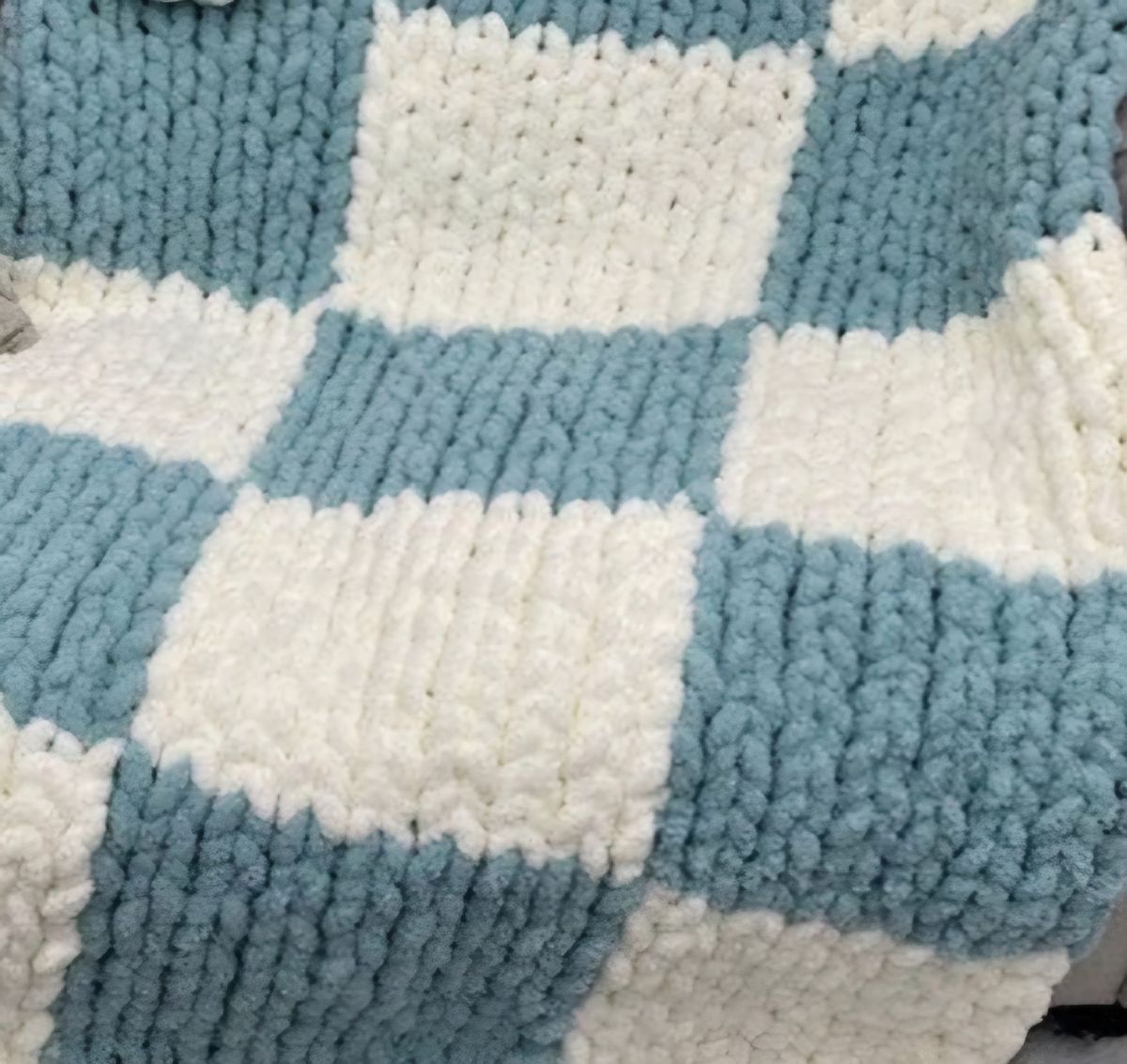 Advanced Checkered Chunky Knit Blanket