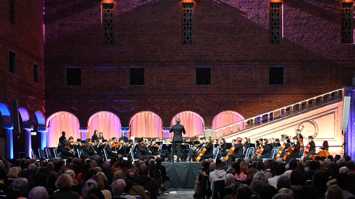 H\u00f6stkonserten i Stadshuset med Kulturskolans orkesterskola och Sveriges Radios Symfoniorkester