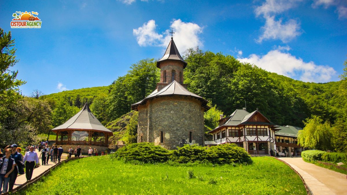 EXCURSIE 1 ZI MANASTIREA PRISLOP SI CASTELUL HUNIAZILOR - PLECARE SEARA