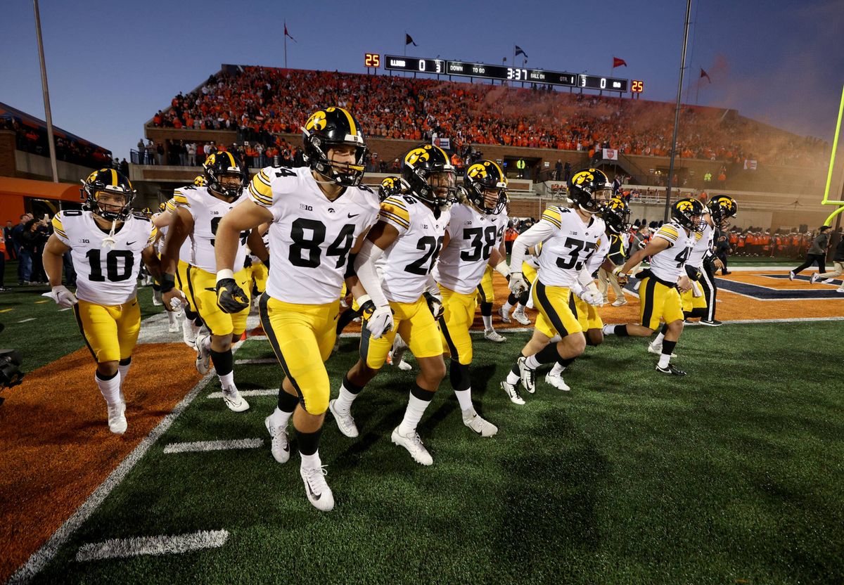 Illinois Fighting Illini at Iowa Hawkeyes Wrestling