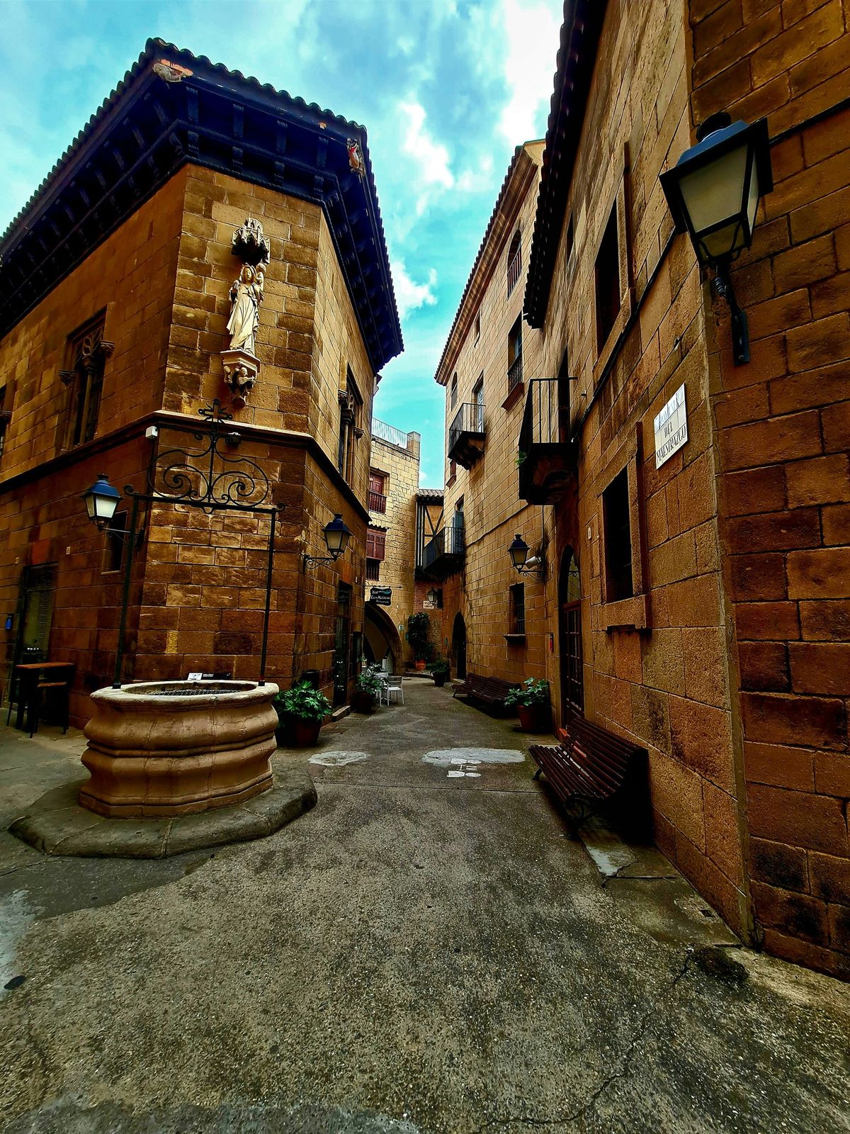 Poble espanyol at night