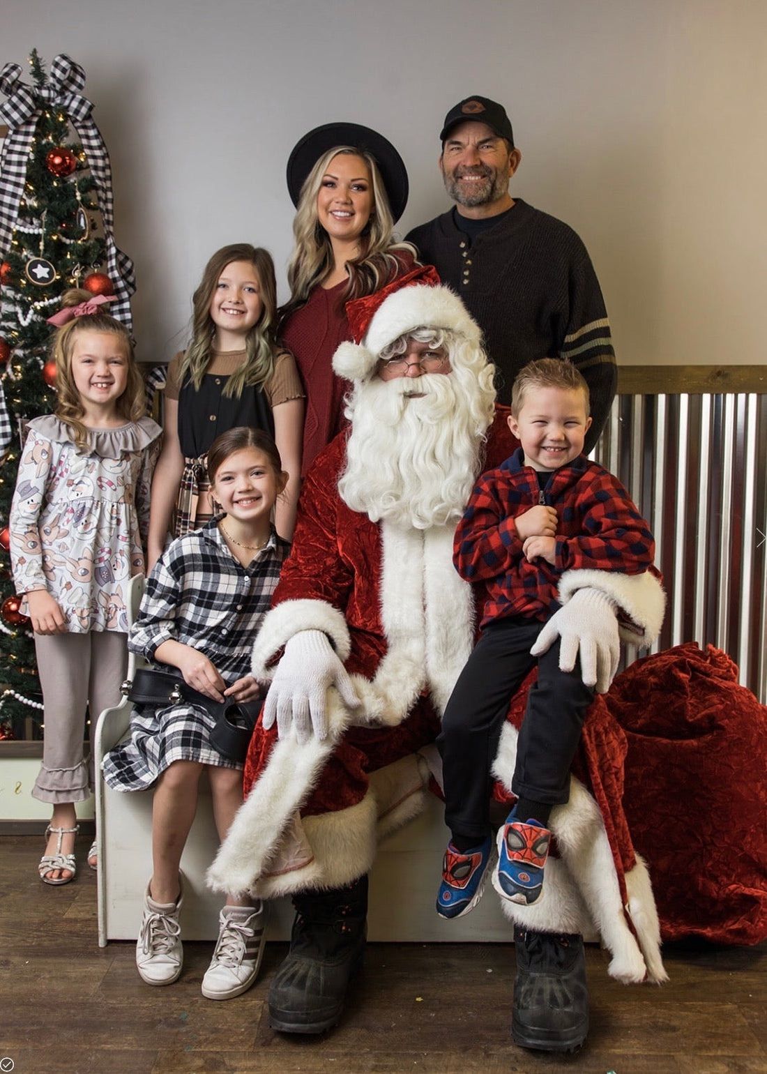 Cookies, Hot Chocolate & Professional Photos with Santa