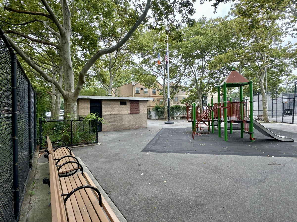 South Rochdale Playground - Park Beautification Day