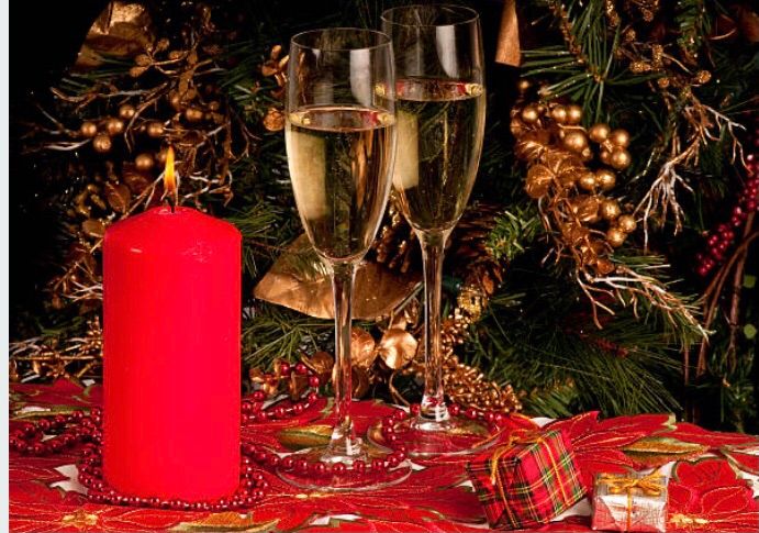 Christmas Candle and Bubbles Sundowner \ud83e\udd42